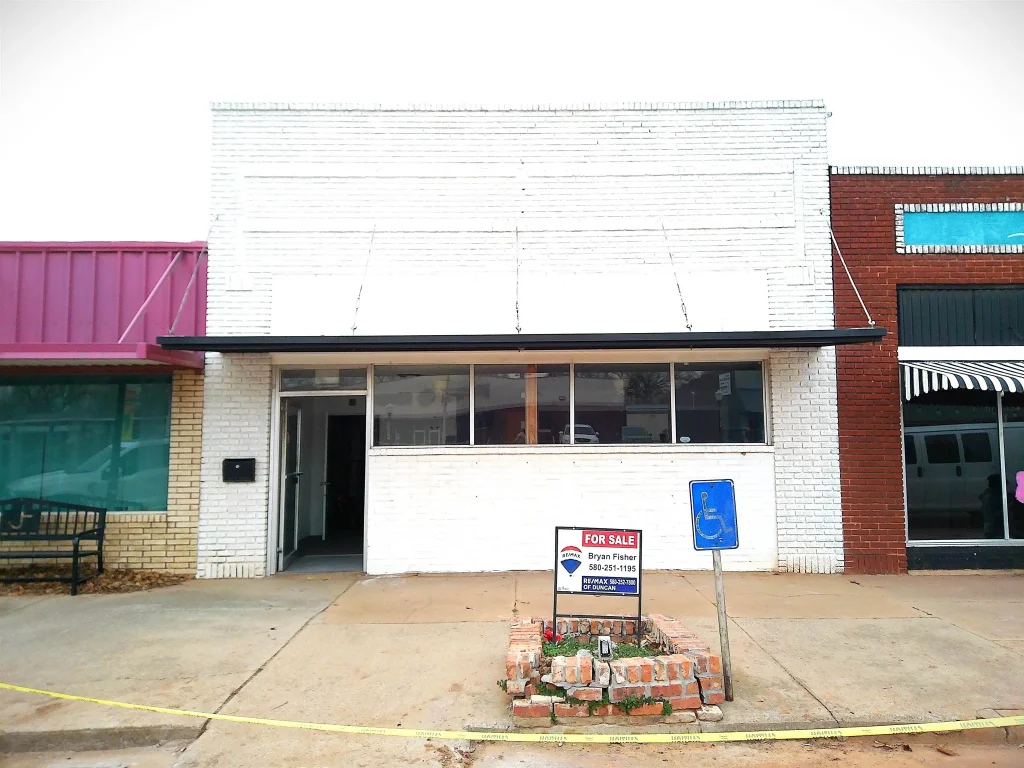 212 S Main St, WAURIKA