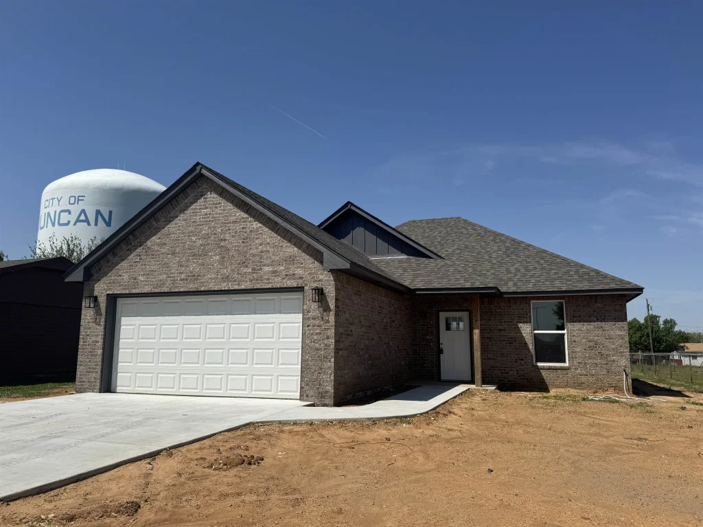 5145 Whispering Hills, DUNCAN