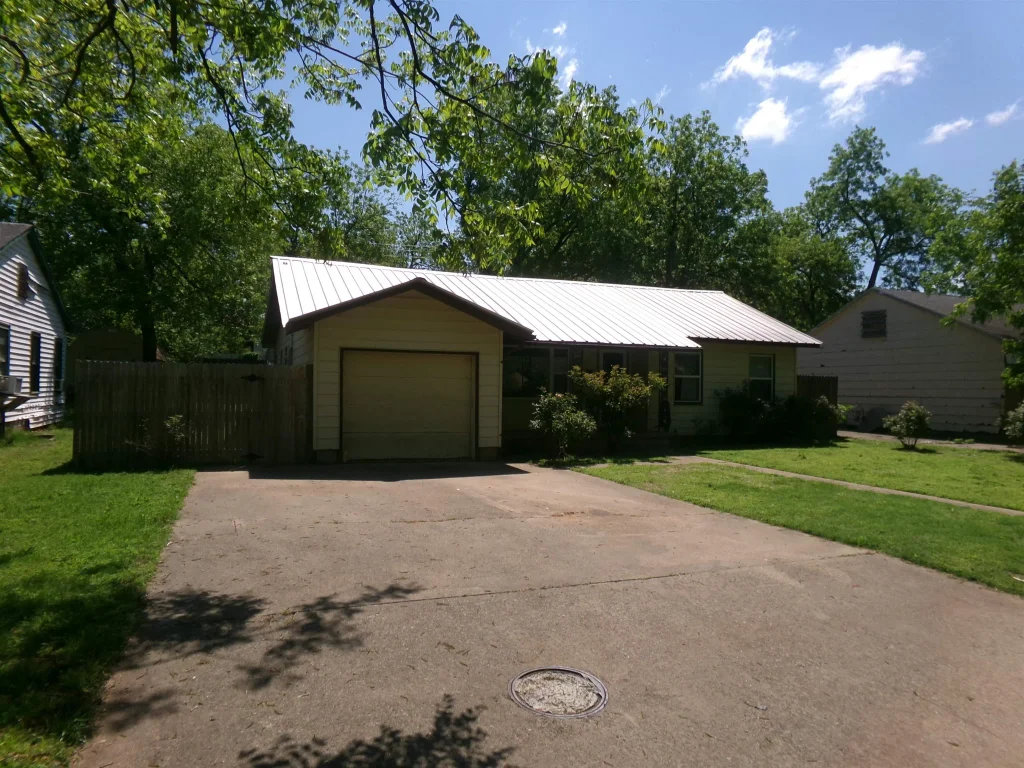 617 N Ash, WAURIKA