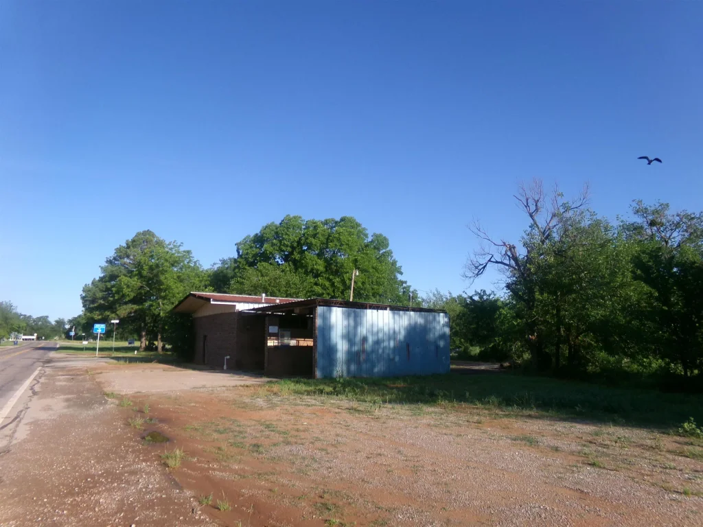 715 Oak/main, COMANCHE