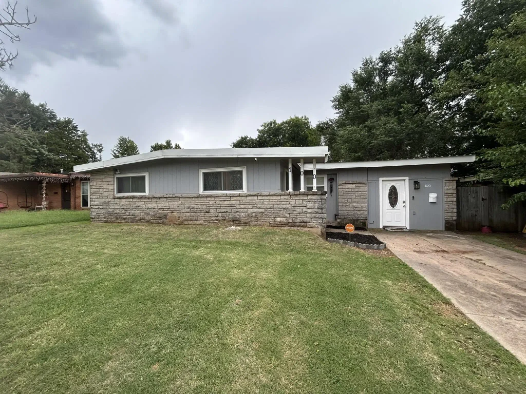 100 Forest Hills Dr, DUNCAN
