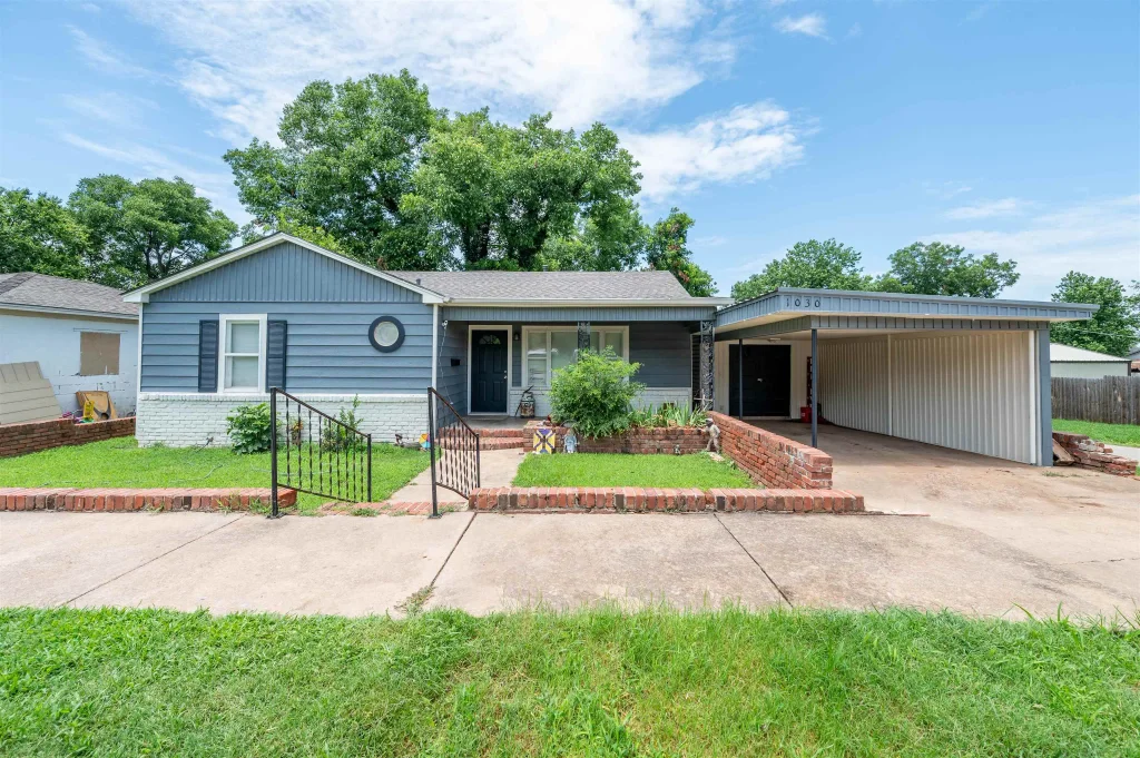 1030 N Ash, WAURIKA