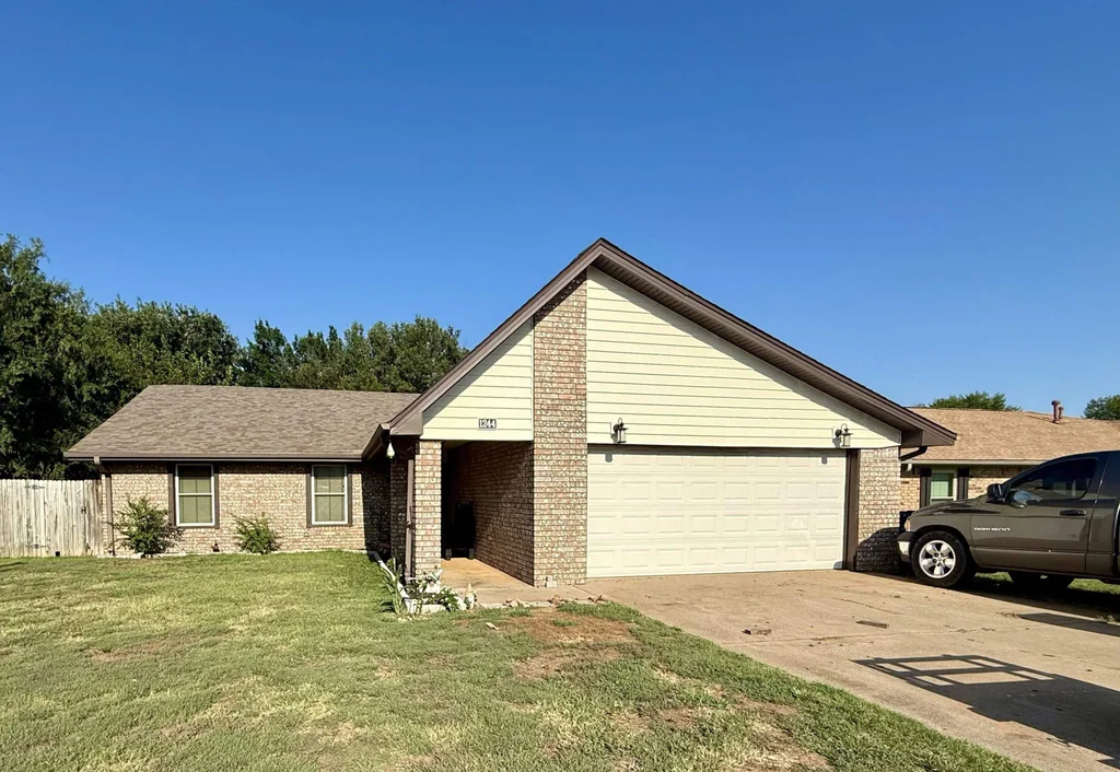 1244 Carriage Dr., DUNCAN