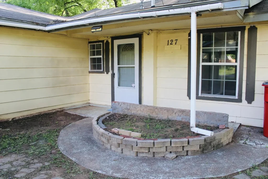 127 E Missouri, WAURIKA