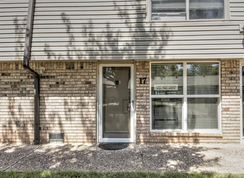 1108 W Plato, Apt 17, DUNCAN