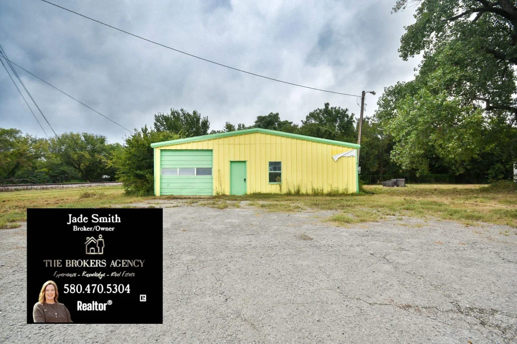 209 E Main, COMANCHE