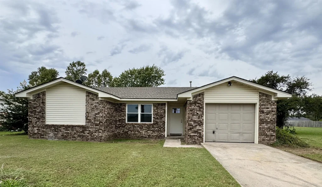 605 N Ash, MARLOW