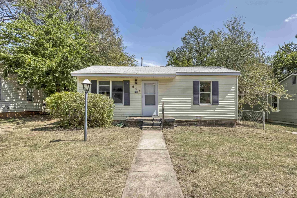 606 N I Street, DUNCAN