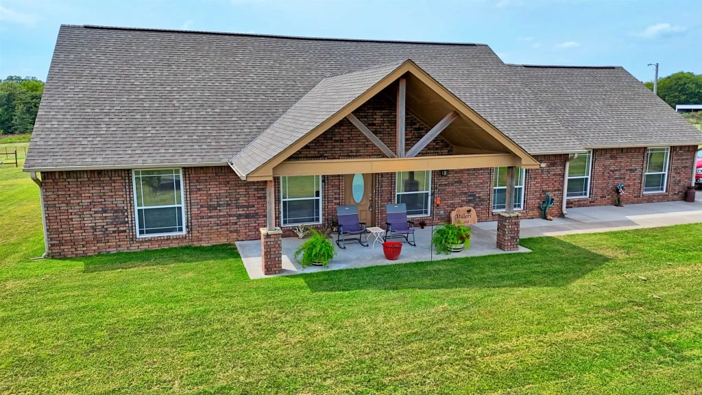 123 N Hwy 81, COMANCHE