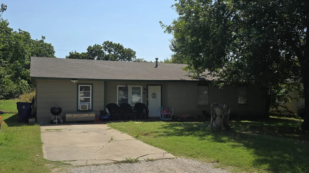 102 N F St, DUNCAN