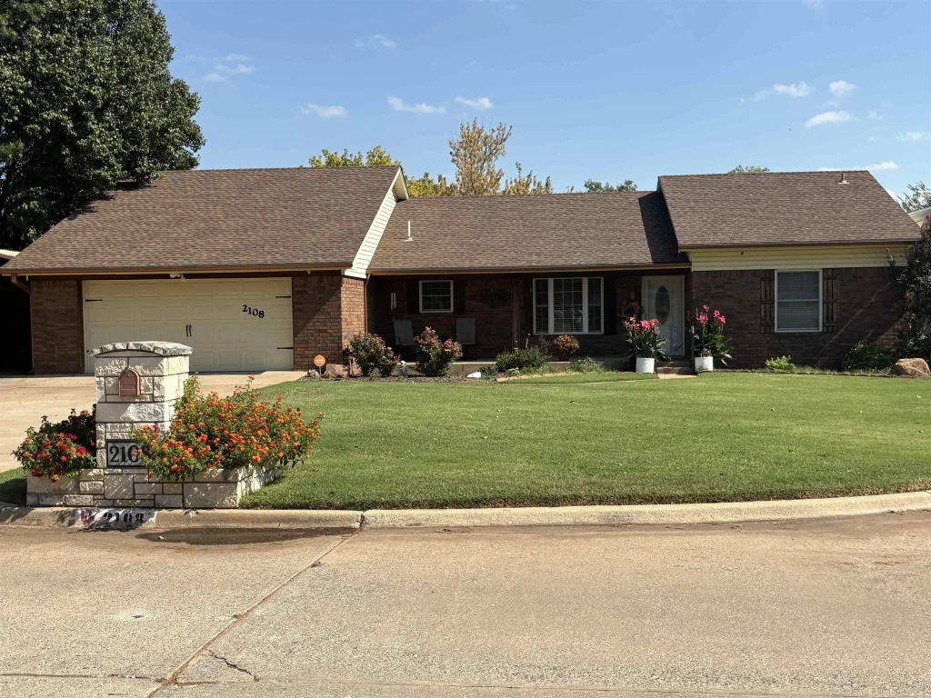 2108 W Club Rd, DUNCAN