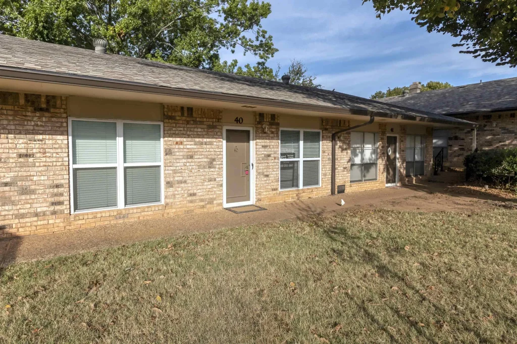 1108 W Plato Apt 40, DUNCAN