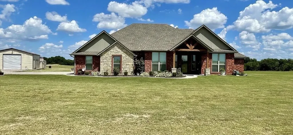 16397 N County Rd 3080, LINDSAY