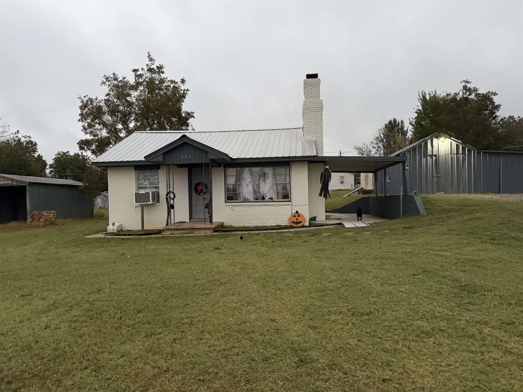 809 W Blakely, RUSH SPRINGS