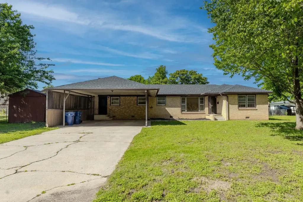 407 W Steele, MARLOW