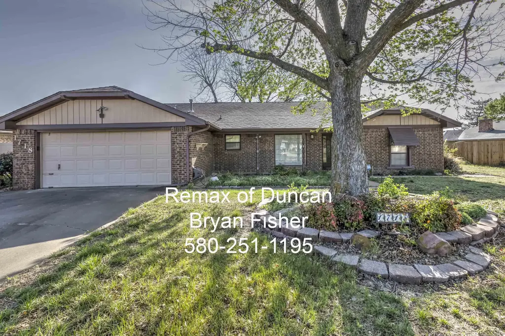 1718 Overland Dr, DUNCAN