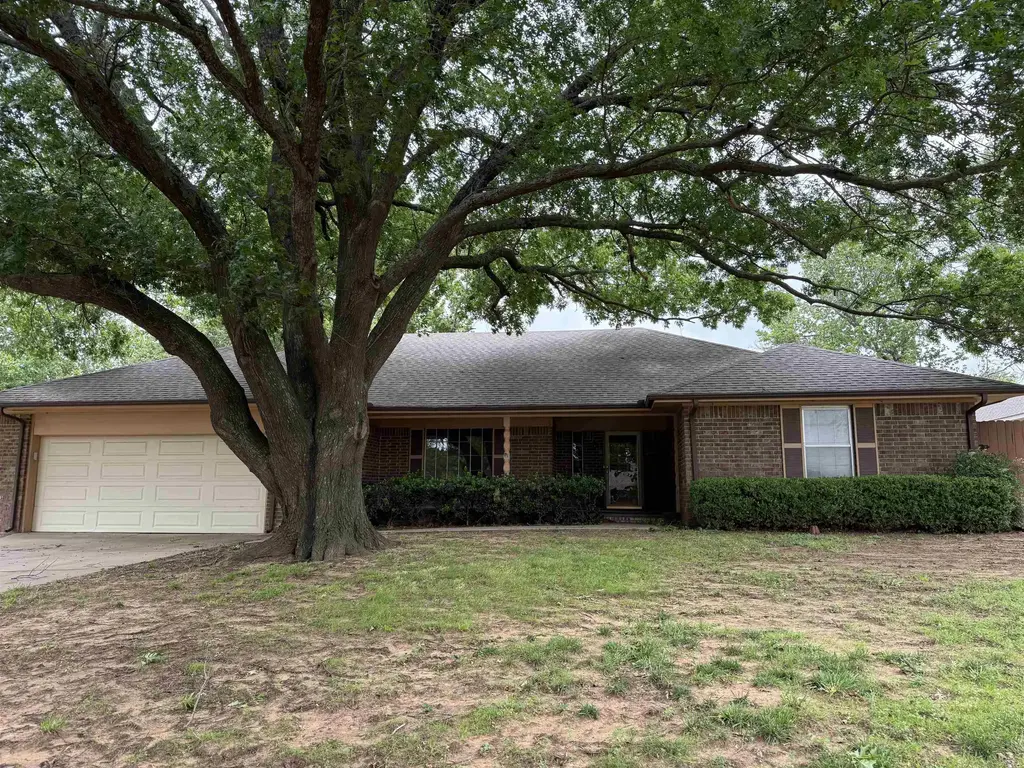 2201 W Club Rd, DUNCAN