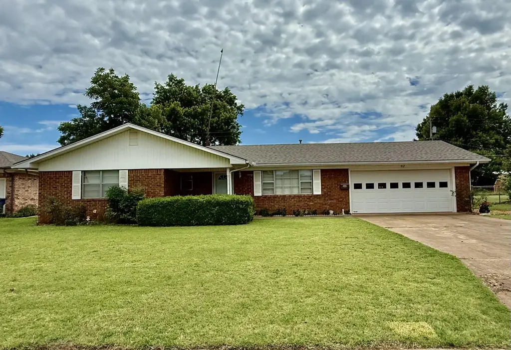 912 W Grand St, MARLOW
