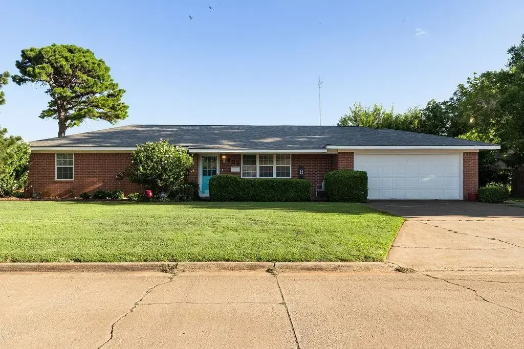 902 W Grand St., MARLOW