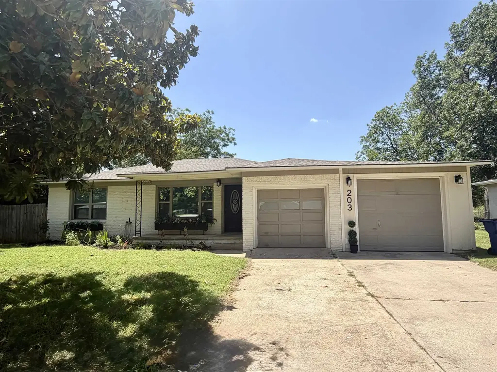 203 N N St., DUNCAN