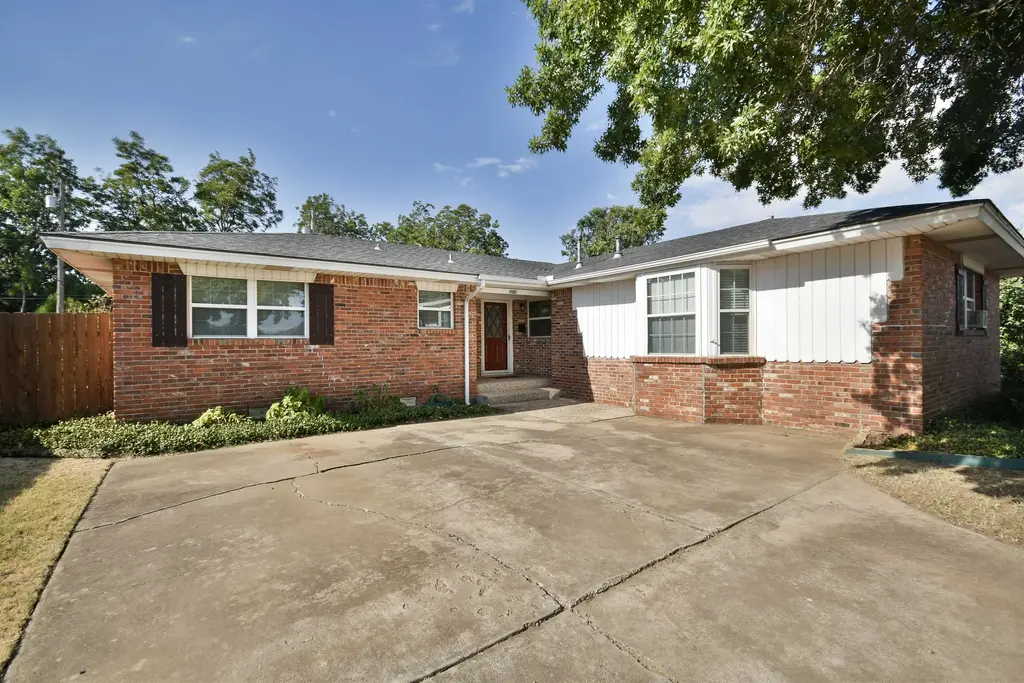 2210 W Chisholm, DUNCAN