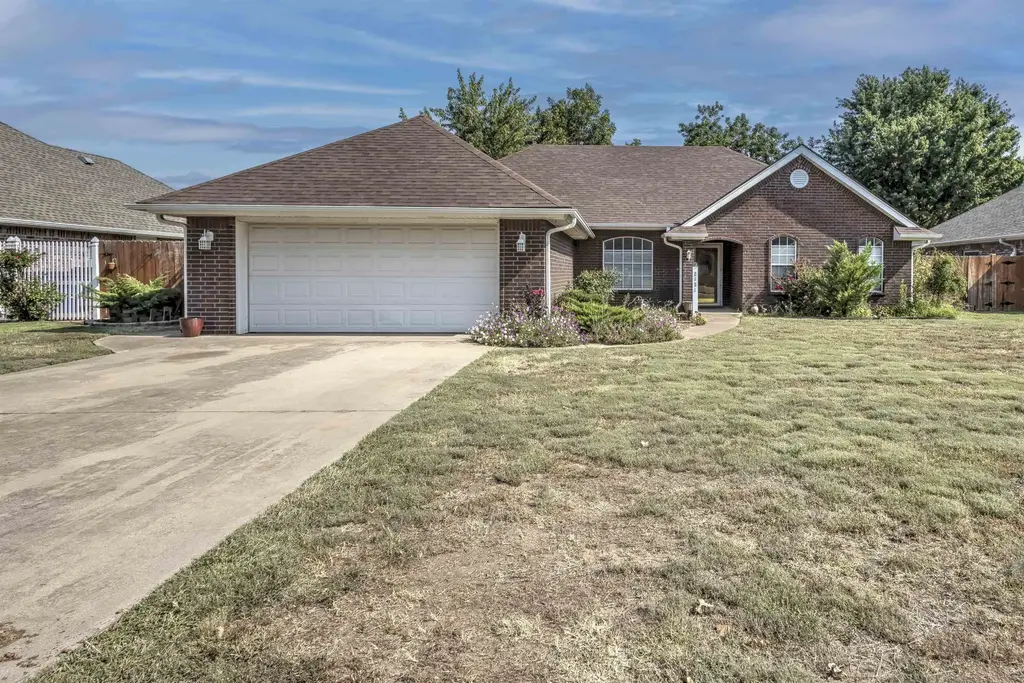 2121 Meadowlark Dr., DUNCAN