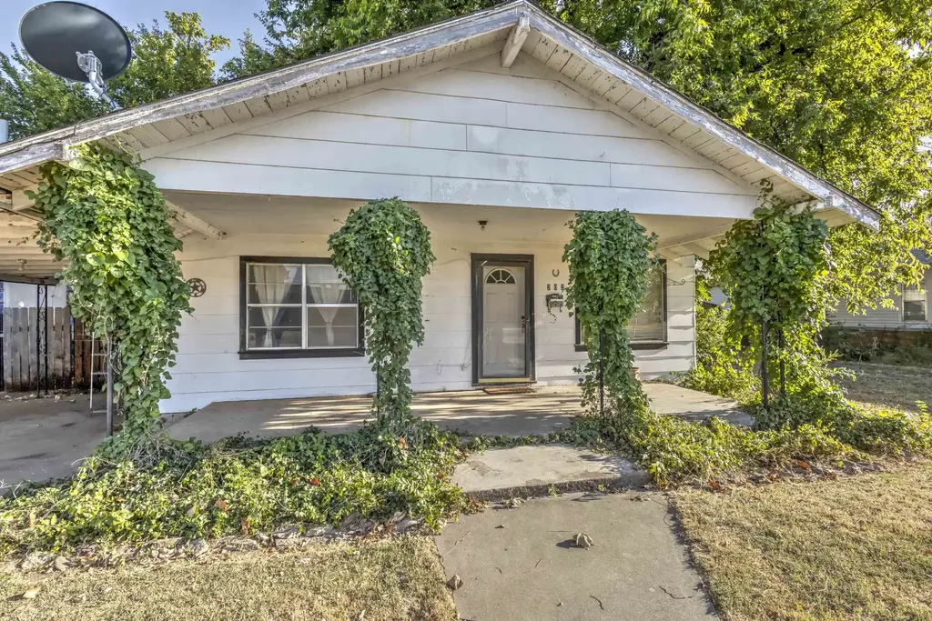 202 Hill Ave, COMANCHE