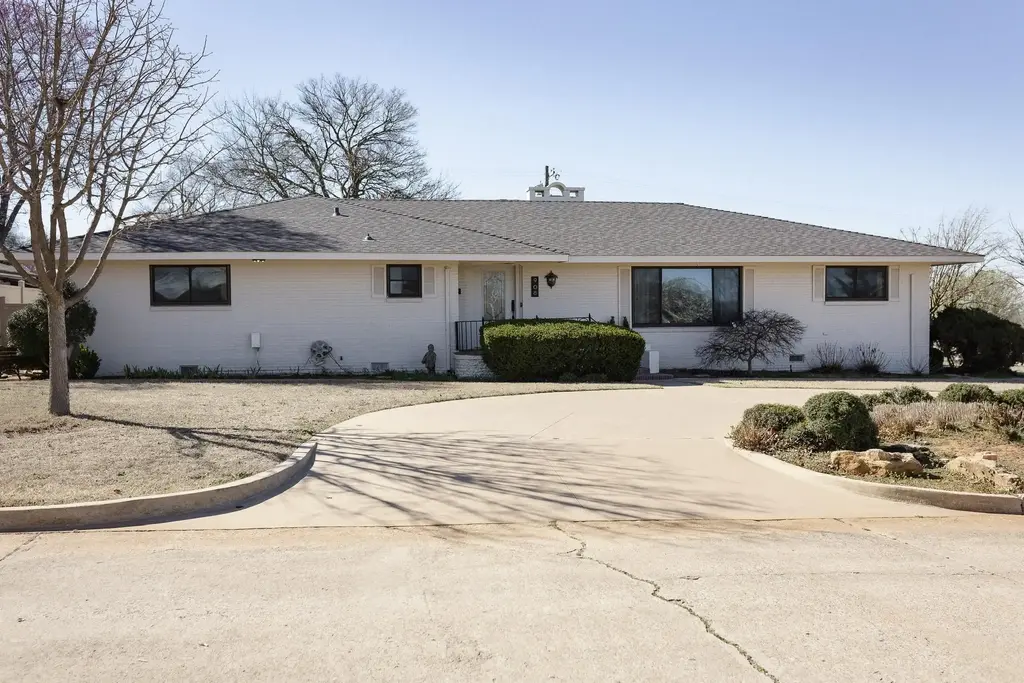 908 Westgate Rd, DUNCAN
