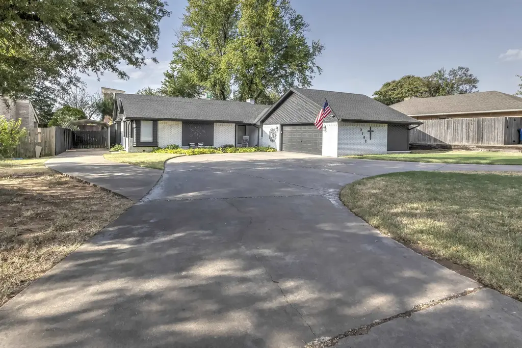 2102 W Club, DUNCAN