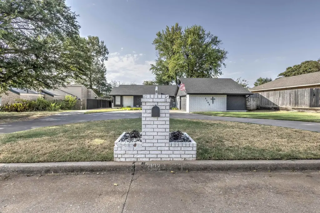2102 W Club, DUNCAN