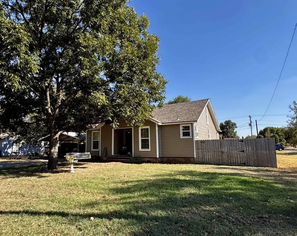 812 Ash Ave, COMANCHE