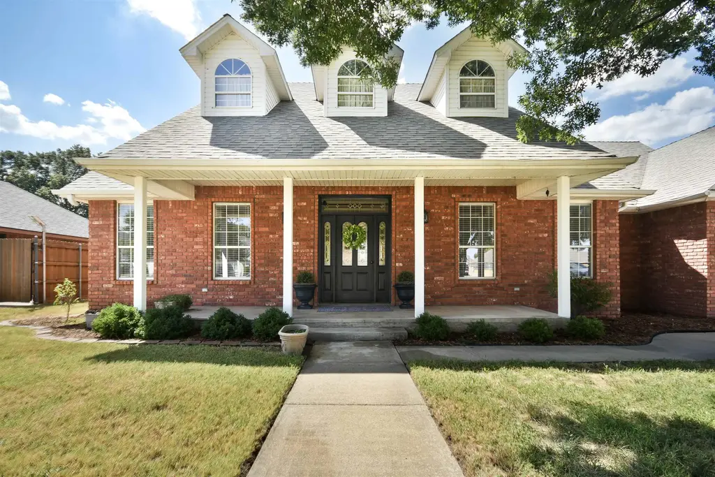 2206 Meadow Lark, DUNCAN