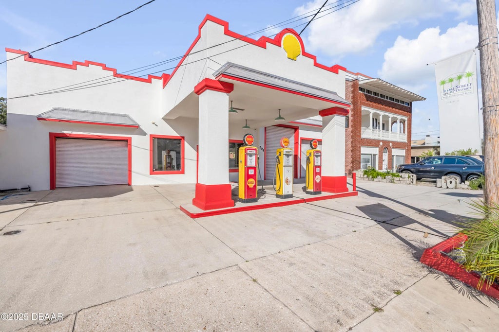 208 Magnolia Street, New Smyrna Beach