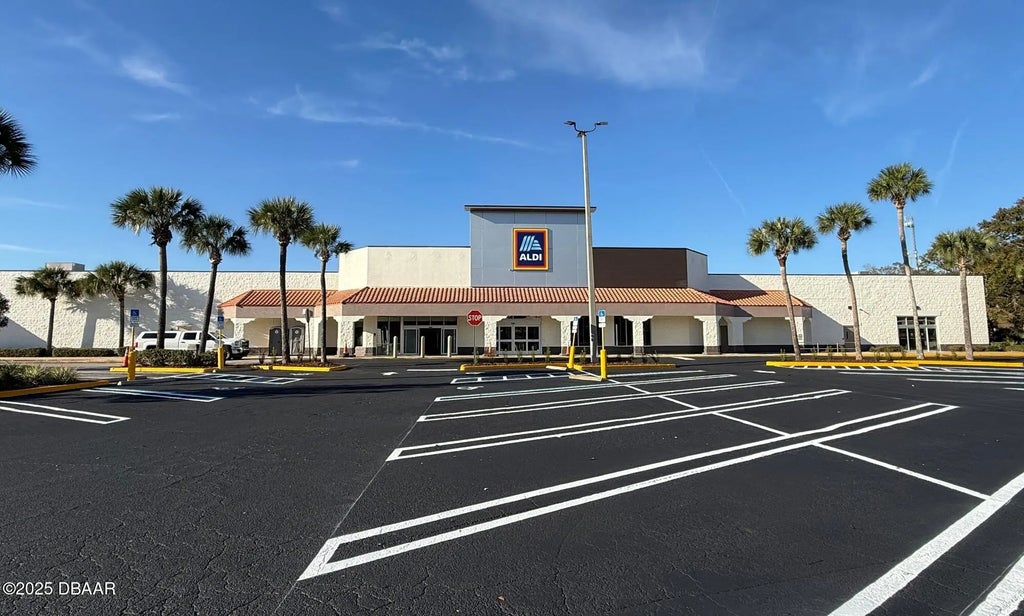 353 W Granada Boulevard, Ormond Beach