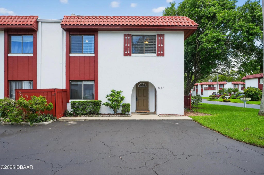 2087 Oak Meadow Circle, South Daytona
