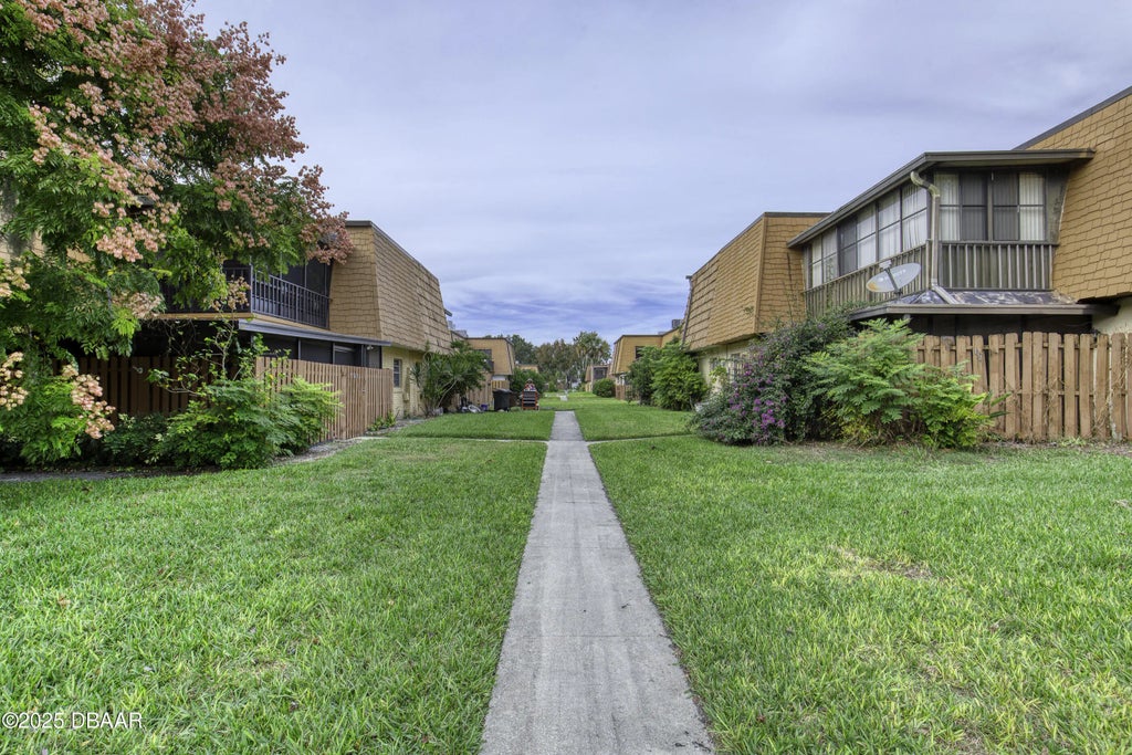 192 Moonstone Court, Port Orange