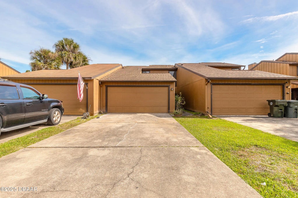 120 Lakewood Village Circle, Daytona Beach