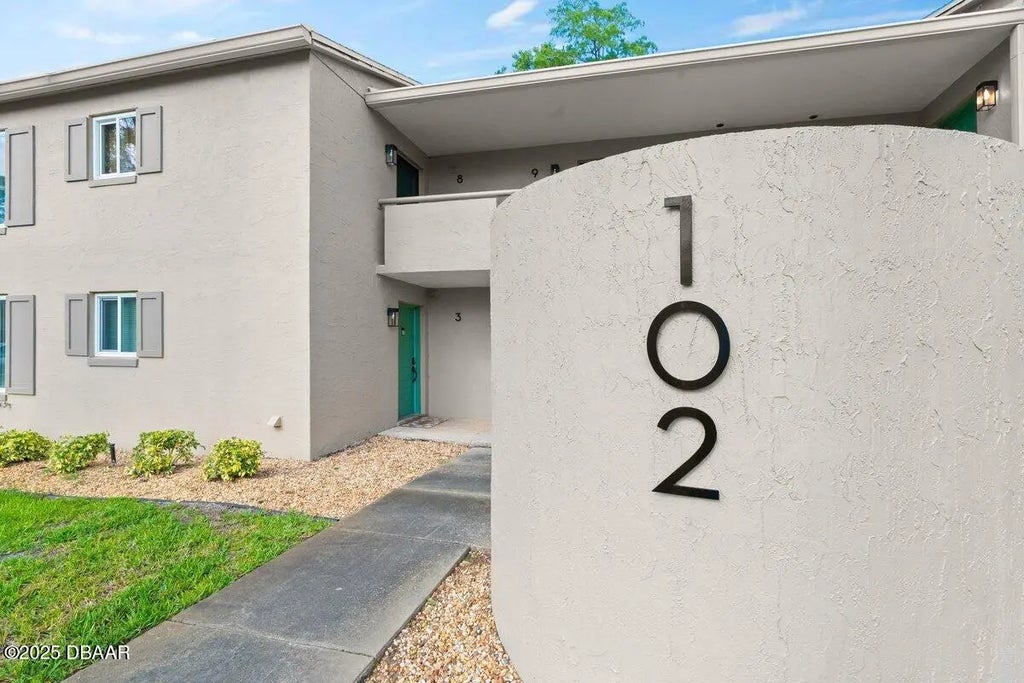 102 Bob White Court, Daytona Beach