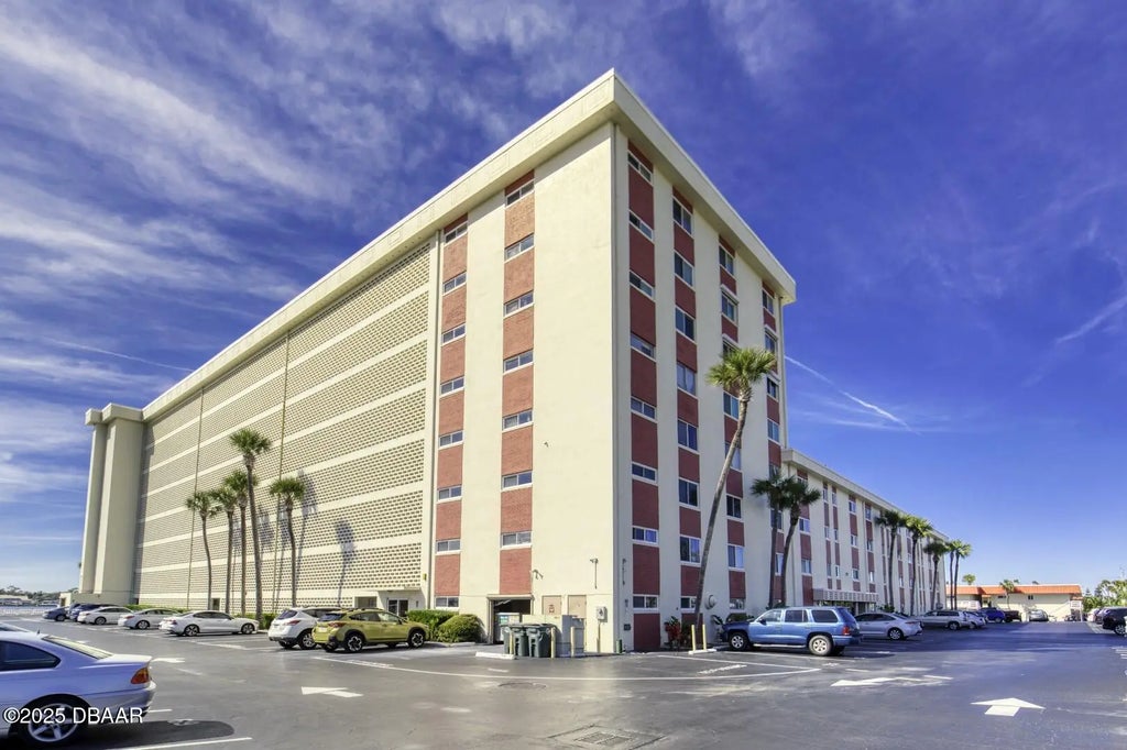 2711 N Halifax Avenue, Daytona Beach