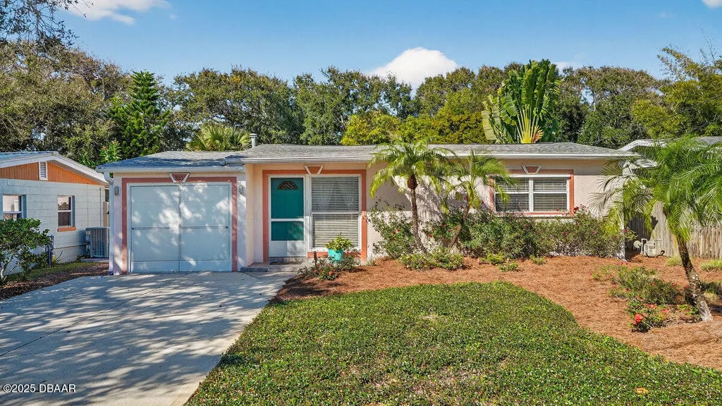 810 E 9th Avenue, New Smyrna Beach