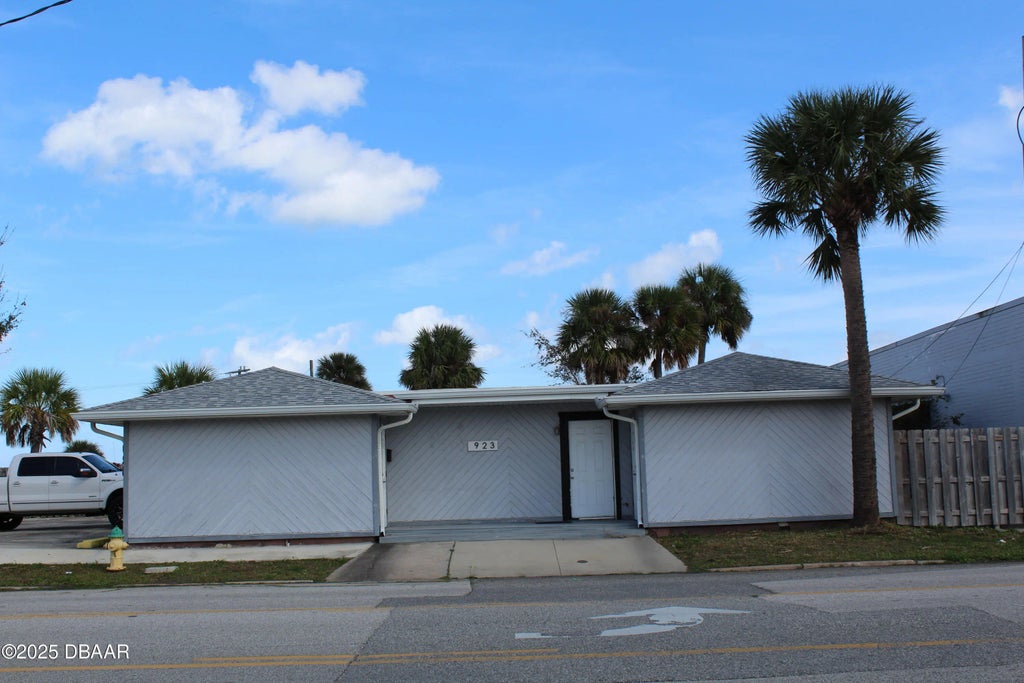 923 N Beach Street, Daytona Beach