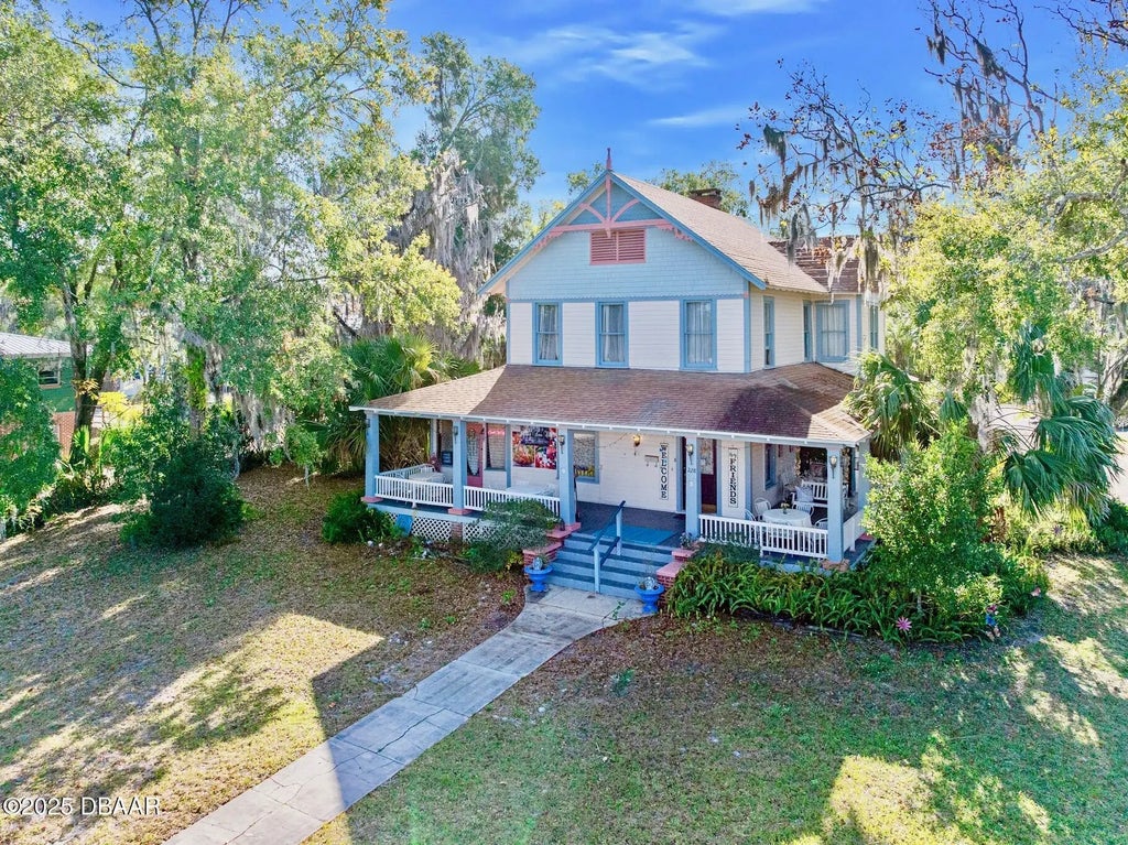 228 W Howry Avenue, DeLand