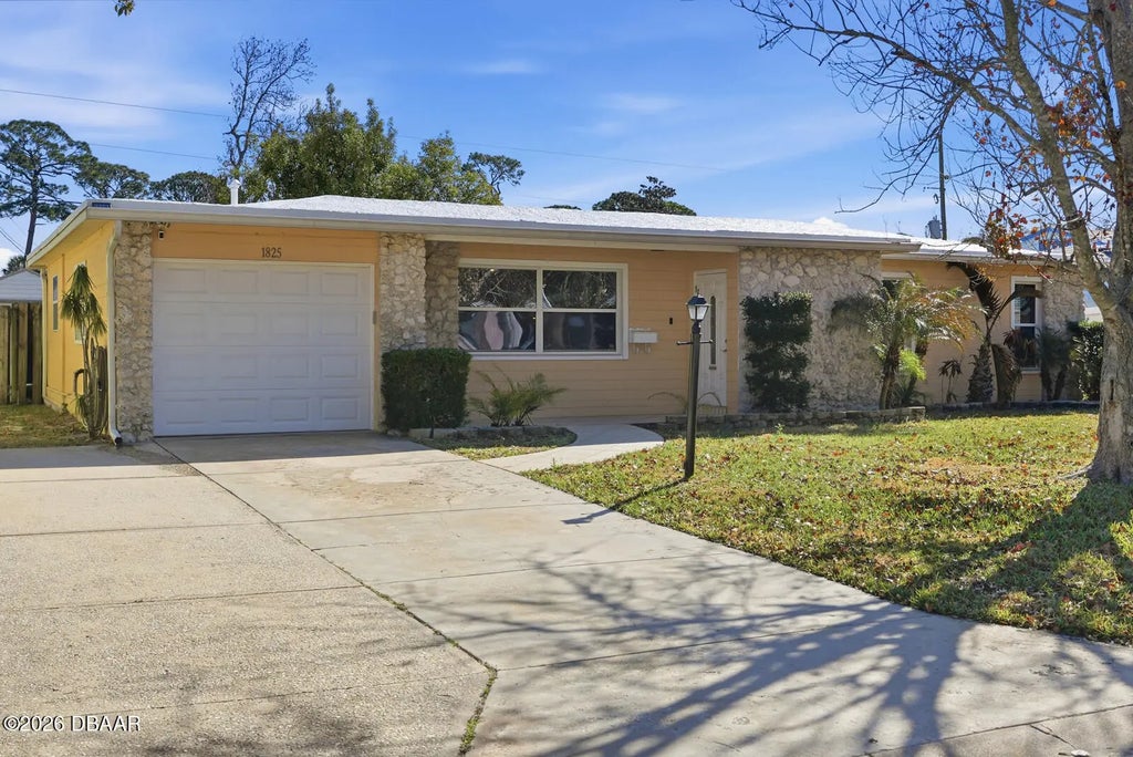 1825 Biscayne Avenue, South Daytona