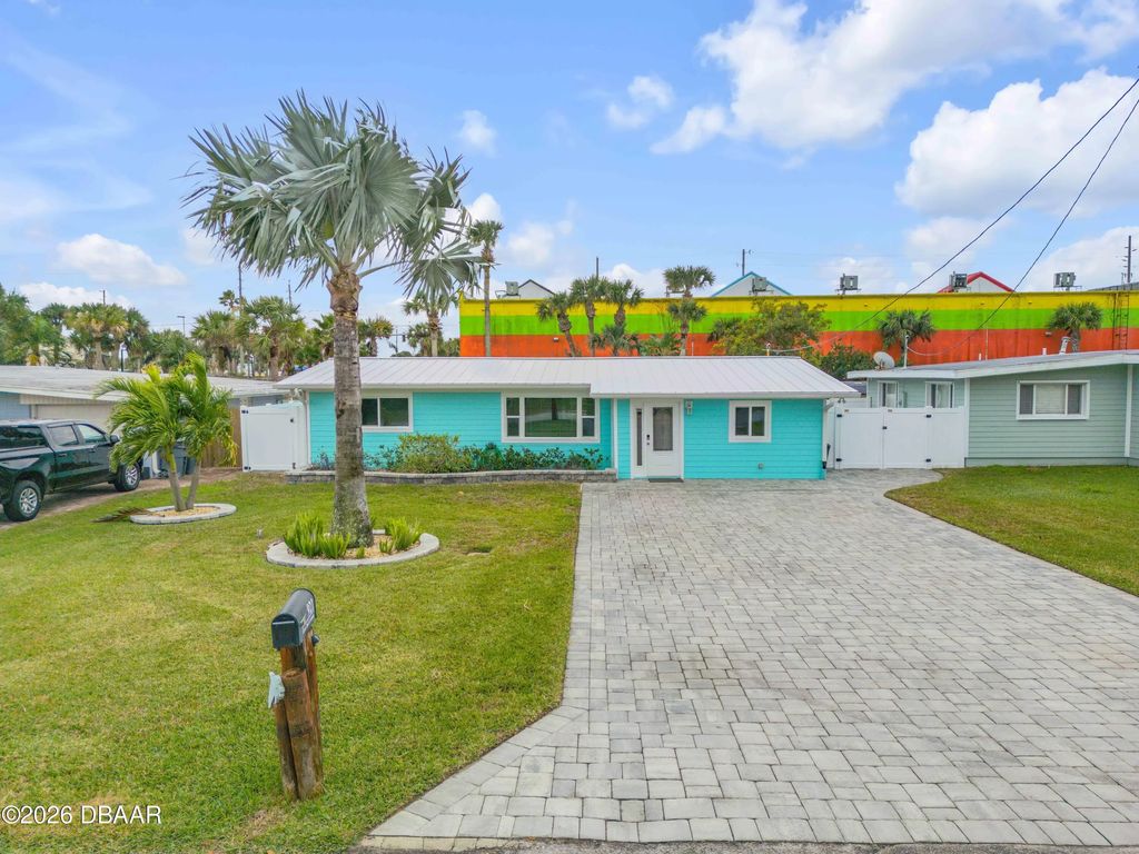 921 E 2nd Avenue E, New Smyrna Beach