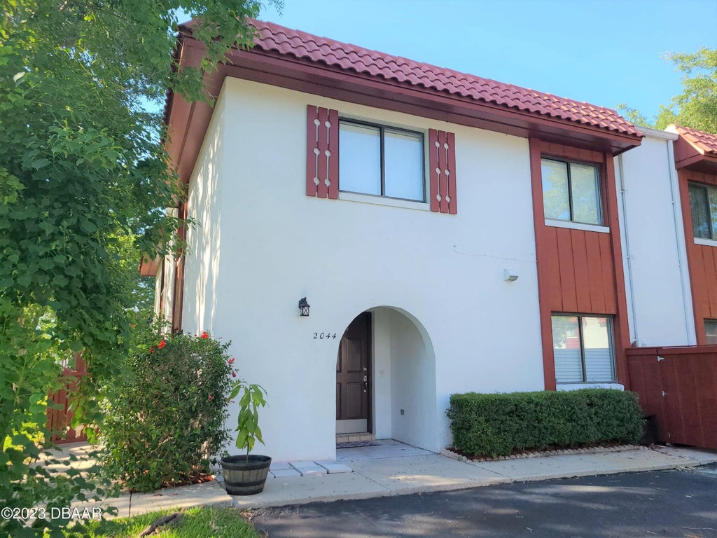 2044 Oak Meadow Circle, South Daytona