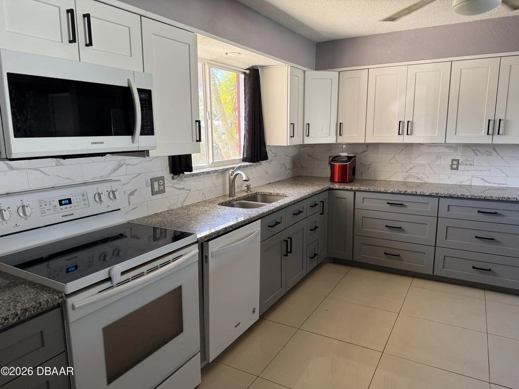 706 Marathon Way, South Daytona