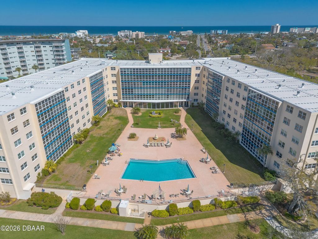 1224 S Peninsula Drive, Daytona Beach