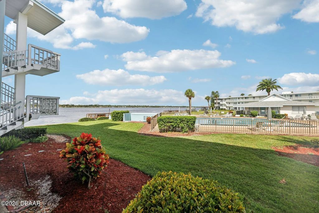 3009-3011 N Halifax Avenue, Daytona Beach