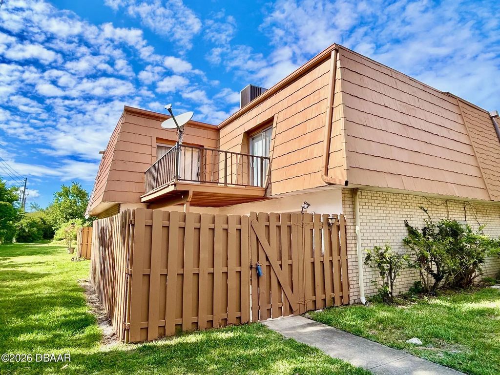 122 Moonstone Court, Port Orange