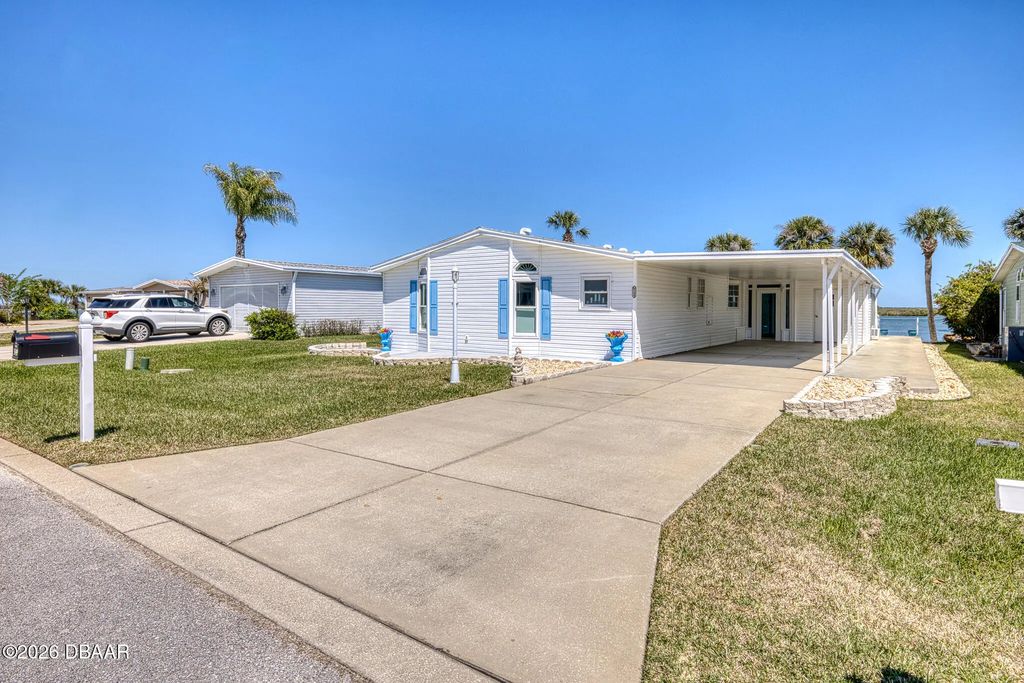 349 Marsh Landing Loop, Oak Hill